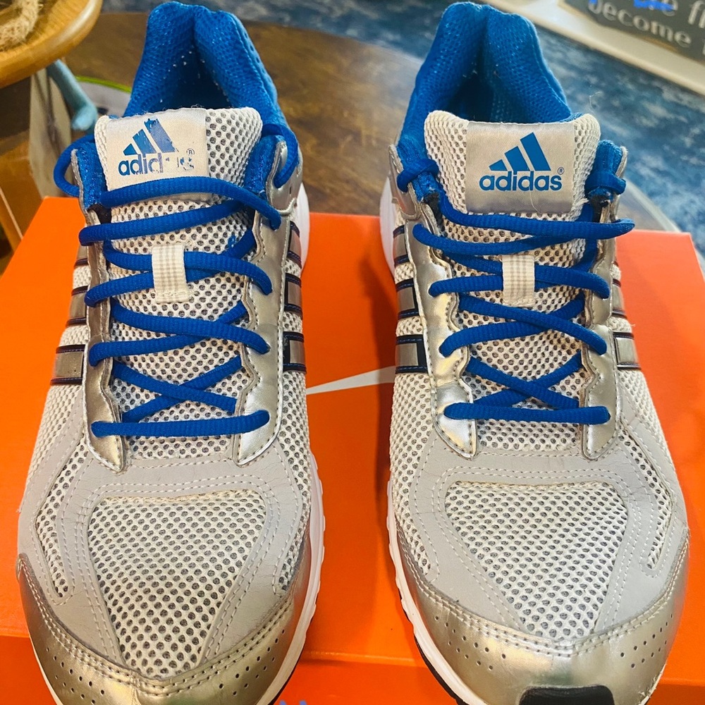Mens Adidas running shoes. Size 10.5.